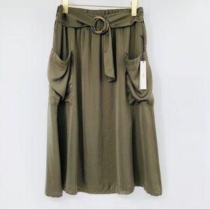 NWT!!! JUNE & HUDSON Women’s belted skirt olive size medium